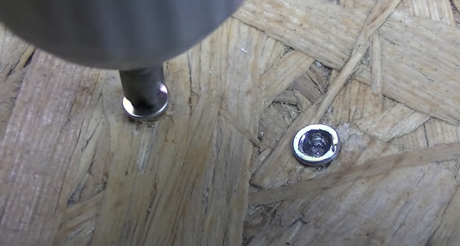 How to Unscrew a Screw Without a Screwdriver? ToolsProfy