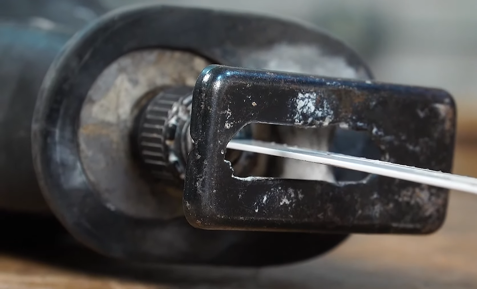 How to Cut a Straight Line With a Sawzall? ToolsProfy